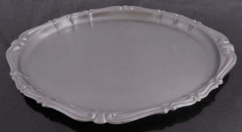 A ELGANT & STYLISH OVAL TRAY WITH THE MOST BEAUTIFUL EDGING!