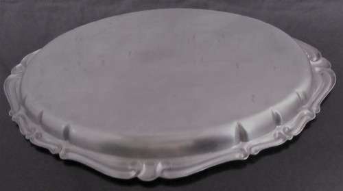 A ELGANT & STYLISH OVAL TRAY WITH THE MOST BEAUTIFUL EDGING!