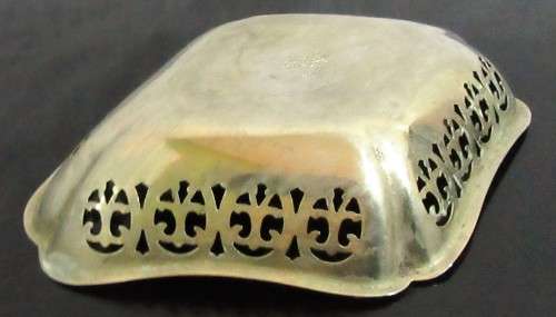A GORGEOUS SILVER PLATED BON BON DISH MARKED Emdee PLATE EPNS - MADE IN ENGLAND