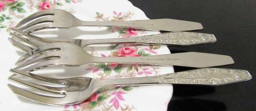FOUR MARVELOUS NOVALUX PLATE HOLLAND CAKE FORKS - BID PER EACH