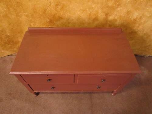 A MARVELOUS VINTAGE CHEST OF DRAWERS - WILL MAKE A BEAUTIFUL FEATURE IN ANY ROOM