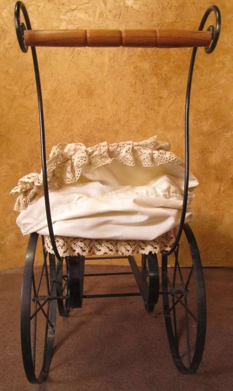 A MARVELOUS VINTAGE/ANTIQUE DOLLS PRAM A CONVERSATION PIECE - STUNNING HOME DECOR