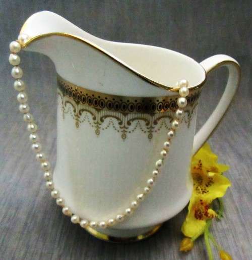 ELEGANT MILK CREAMER PARAGON ATHENA BY APPOINTMENT TO HER MAJESTY THE QUEEN.