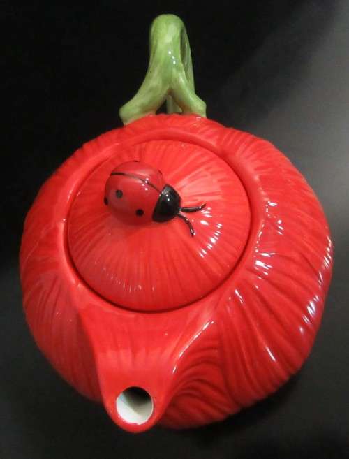 Make tea a real treat with a red Ladybird teapot. This beautiful classic teapot