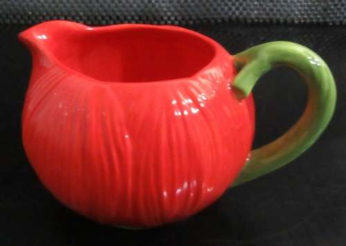Make tea a real treat with this red Ladybird milk creamer & sugar bowl. This beautiful & classic