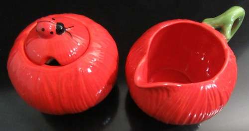 Make tea a real treat with this red Ladybird milk creamer & sugar bowl. This beautiful & classic