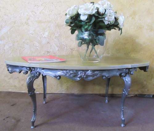 A STUNNING ORNATE TABLE WITH WOODEN TOP AND CASTED LEGS