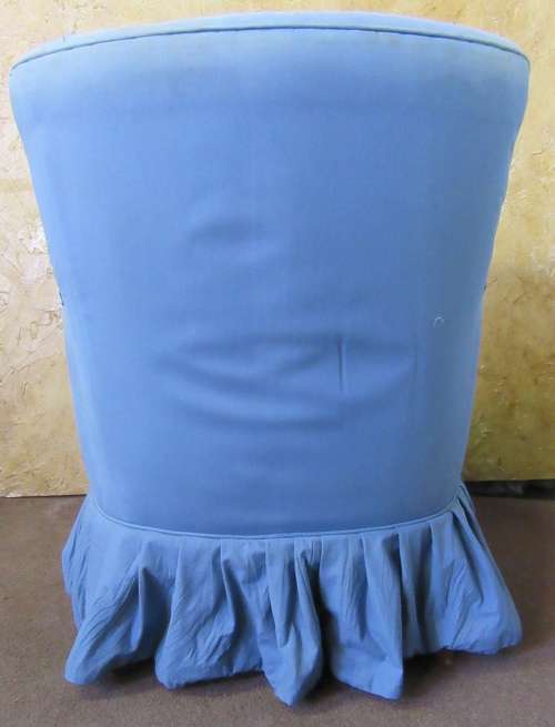A MARVELOUS VINTAGE BUDOIR CHAIR FOR THAT SPECIAL CORNER FOR A STATEMENT PIECE