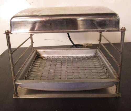 A VERY USEABLE VINTAGE TV BRAAI IN WORKING CONDITION