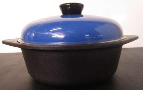 A FANTASTIC LARGE CAST IORN POT WITH A LID A DREAM TO USE THEM IN THE KITCHEN OR FOR OUTSIDE COOKING