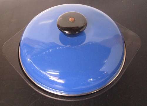 A FANTASTIC LARGE CAST IORN POT WITH A LID A DREAM TO USE THEM IN THE KITCHEN OR FOR OUTSIDE COOKING