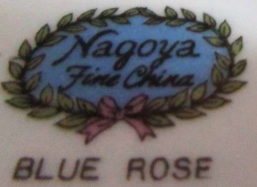 A ELANT & STYLISH SIDE PLATES 19CM BY BLUE ROSE NAGOYA STUNNING WITH THE BLUE ROSES ON THE WHITE