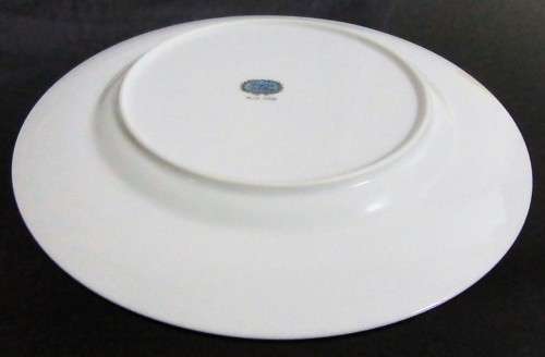 A ELANT & STYLISH SIDE PLATES 19CM BY BLUE ROSE NAGOYA STUNNING WITH THE BLUE ROSES ON THE WHITE