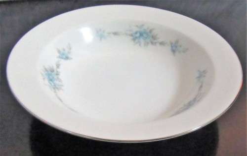 A ELANT & STYLISH SMALL BOWL BY BLUE ROSE - NAGOYA - STUNNING WITH THE BLUE ROSES ON THE CRISP WHITE