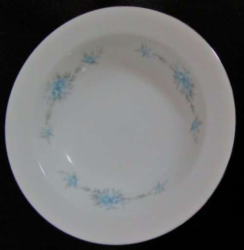 A ELANT & STYLISH SMALL BOWL BY BLUE ROSE - NAGOYA - STUNNING WITH THE BLUE ROSES ON THE CRISP WHITE