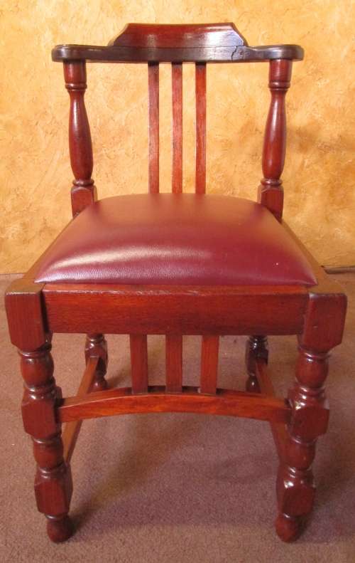 A GORGEOUS ANTIQUE CHAIR WITH SO MUCH TURNED DETAIL - STUNNING