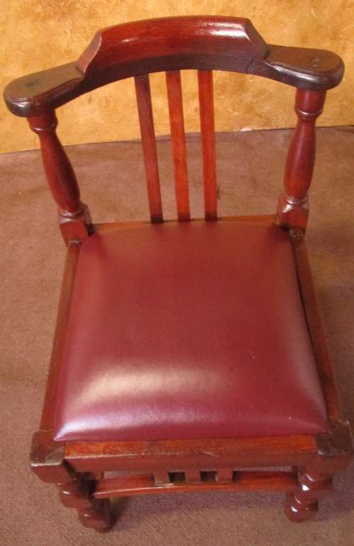 A GORGEOUS ANTIQUE CHAIR WITH SO MUCH TURNED DETAIL - STUNNING