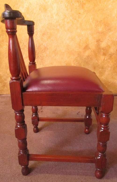 A GORGEOUS ANTIQUE CHAIR WITH SO MUCH TURNED DETAIL - STUNNING