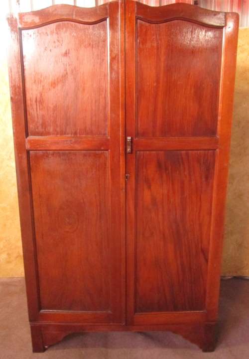 WOW ABSOLUTELY SPECTACULAR LARGE VINTAGE/ANTIQUE 2 DOOR WARDROBE
