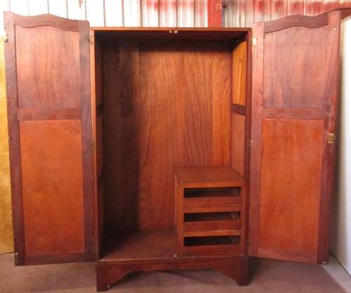 WOW ABSOLUTELY SPECTACULAR LARGE VINTAGE/ANTIQUE 2 DOOR WARDROBE