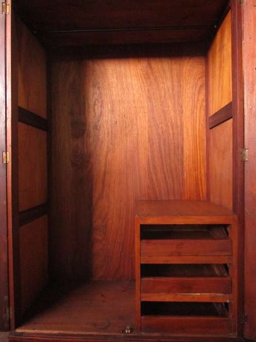 WOW ABSOLUTELY SPECTACULAR LARGE VINTAGE/ANTIQUE 2 DOOR WARDROBE