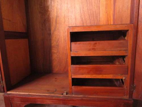 WOW ABSOLUTELY SPECTACULAR LARGE VINTAGE/ANTIQUE 2 DOOR WARDROBE