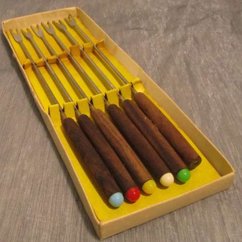 SIX LOVLEY VINTAGE FUNDUE FORKS BID PER EACH IN ORIGINAL BOX