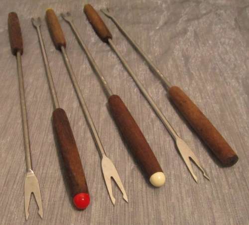 SIX LOVLEY VINTAGE FUNDUE FORKS BID PER EACH IN ORIGINAL BOX