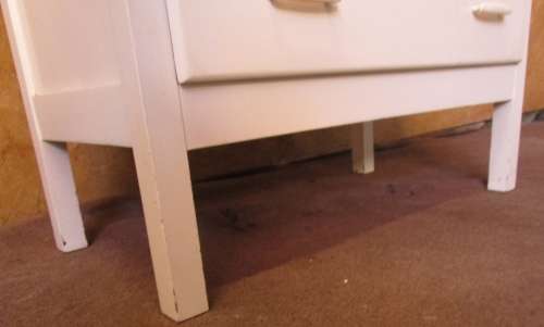 A FANTASTIC WHITE VINTAGE CHEST OF DRAWERS WITH THREE LARGE DRAWERS