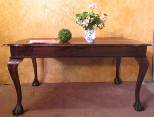 A TRULY SPECTACULAR ANTIQUE IMBUIA DINING ROOM TABLE WITH MAGNIFICENT OVERSIZED BALL AND CLAW LEGS