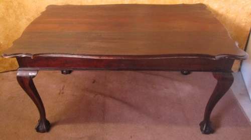 A TRULY SPECTACULAR ANTIQUE IMBUIA DINING ROOM TABLE WITH MAGNIFICENT OVERSIZED BALL AND CLAW LEGS