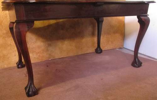 A TRULY SPECTACULAR ANTIQUE IMBUIA DINING ROOM TABLE WITH MAGNIFICENT OVERSIZED BALL AND CLAW LEGS