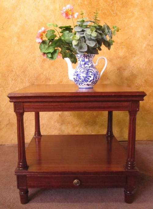 AN ELGANT & STYLISH TWO TIER SQUARE COFFEE TABLE WITH A DRAWER & STUNNING REGENCY STYLE LEGS -