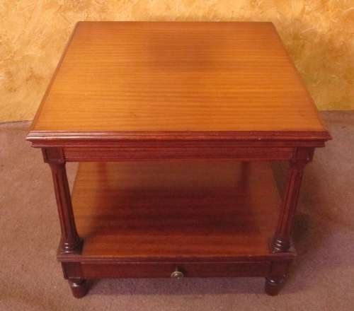 AN ELGANT & STYLISH TWO TIER SQUARE COFFEE TABLE WITH A DRAWER & STUNNING REGENCY STYLE LEGS -