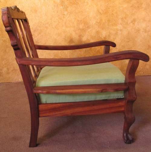 A MARVELOUS SINGLE SEATER SOLID IMBUIA COUCH/CHAIR MANUFACTURED BY STRONGBOW JHB