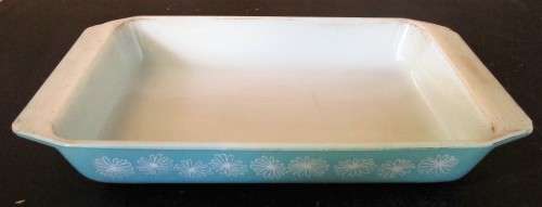 A COLLECTABLE Vintage Pyrex Turquoise Snowflake oven Dish - 29x17.5x4.5cm