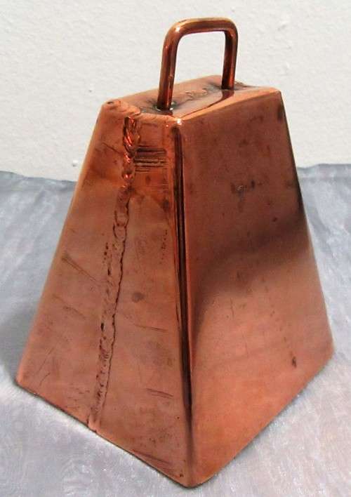 A STUNNING FIND A ANTIQUE COPPER COW BELL WITH THE RINGER