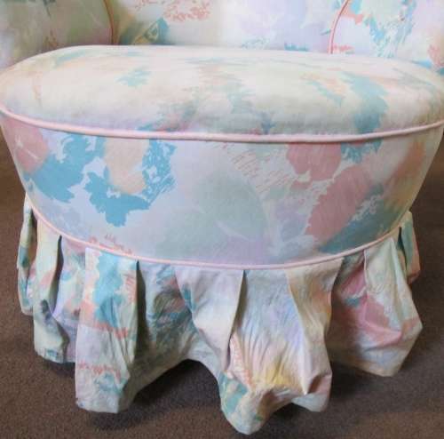 A MARVELOUS VINTAGE BUDOIR CHAIR FOR THAT SPECIAL CORNER FOR A STATEMENT PIECE