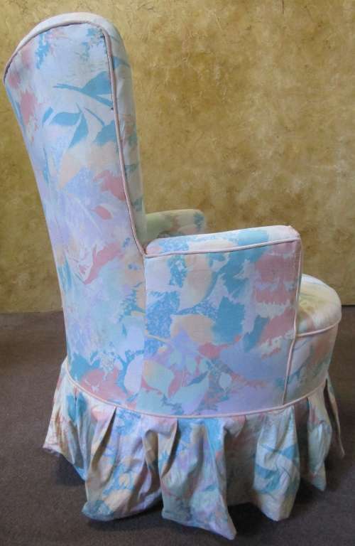 A MARVELOUS VINTAGE BUDOIR CHAIR FOR THAT SPECIAL CORNER FOR A STATEMENT PIECE