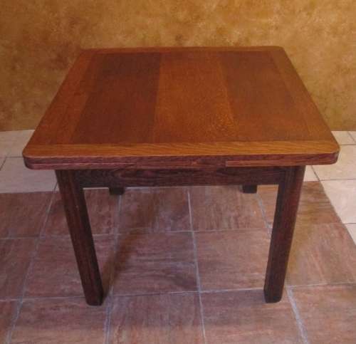 AN EXQUISITE ANTIQUE EXTENDABLE TABLE - 4 TO SIX SEATER - PERFECT FOR A SMALLER DINING ROOM