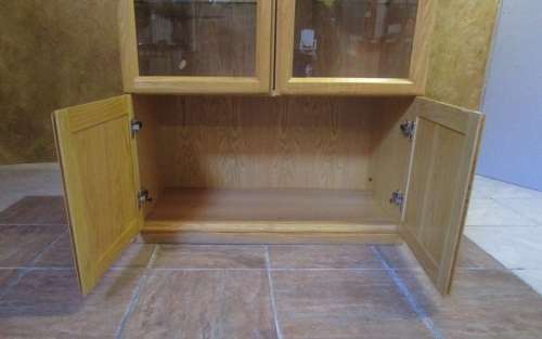 A MARVELOUS DOUBLE DOOR OAK GLASS & MIRROR CABINET TO DISPLAY YOUR COLLECTION OR LIQOUR CABINET