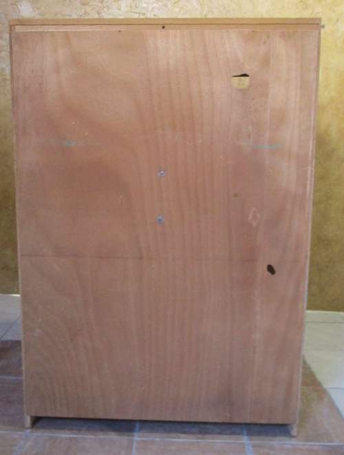 A MARVELOUS DOUBLE DOOR OAK GLASS & MIRROR CABINET TO DISPLAY YOUR COLLECTION OR LIQOUR CABINET
