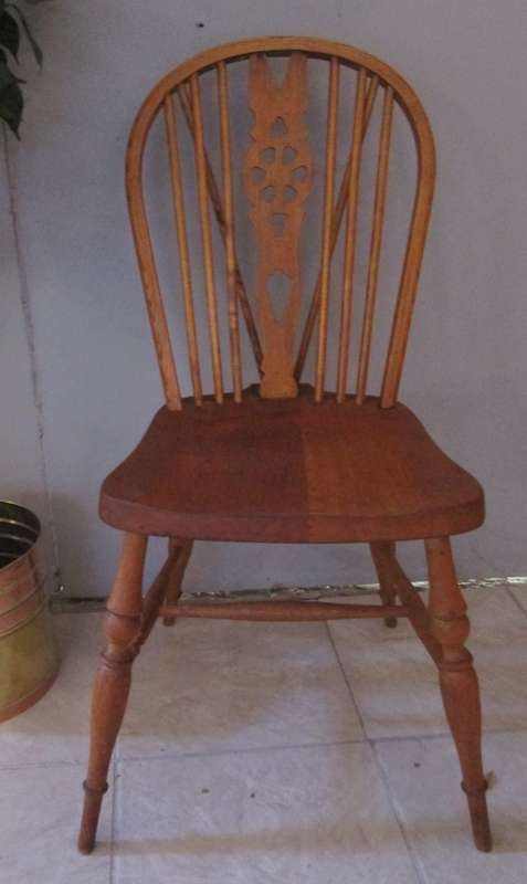 FOUR ELGANT VINTAGE SOLID OAK WINDSOR WHEEL BACK DINING CHAIR