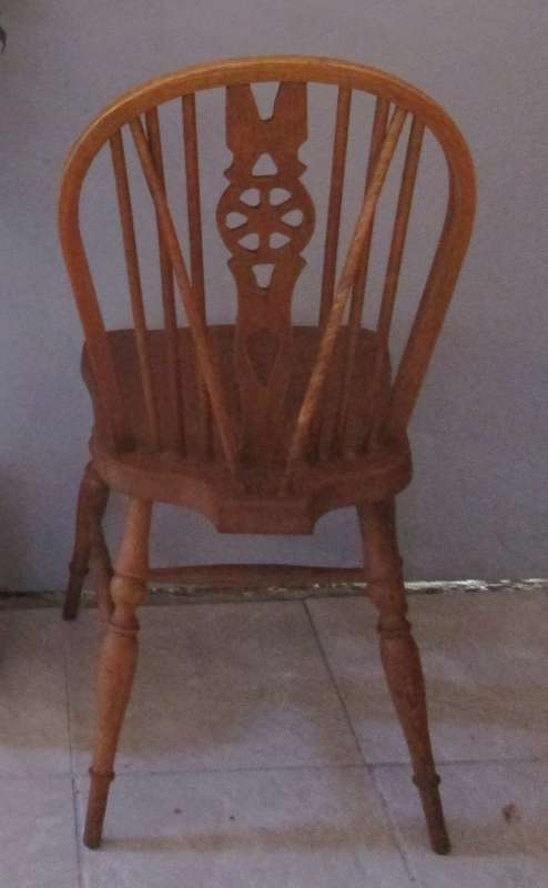 FOUR ELGANT VINTAGE SOLID OAK WINDSOR WHEEL BACK DINING CHAIR