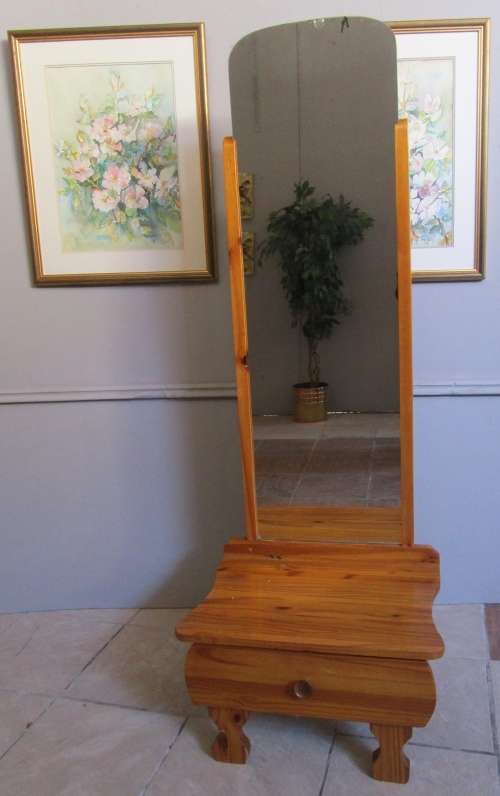 A FANTASTIC SOLLID WOOD CHEVAL MIRROR STYLE DRESSING TABLE WITH A DRAWER