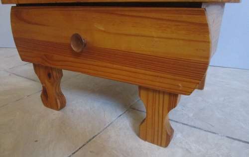 A FANTASTIC SOLLID WOOD CHEVAL MIRROR STYLE DRESSING TABLE WITH A DRAWER