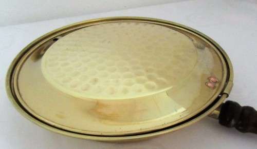 XMAS PROMOTION !!!! A Lovely Vintage Brass Bed Warmer with lid / Warming Pan with Wooden Handle.