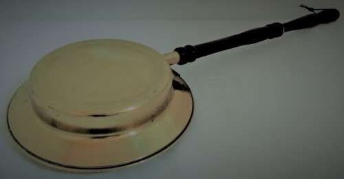 XMAS PROMOTION !!!! A Lovely Vintage Brass Bed Warmer with lid / Warming Pan with Wooden Handle.