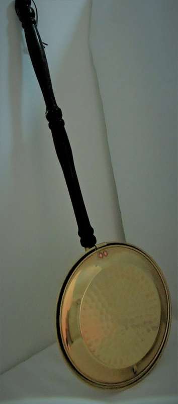 XMAS PROMOTION !!!! A Lovely Vintage Brass Bed Warmer with lid / Warming Pan with Wooden Handle.