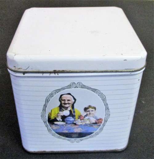 A MARVELOUS VINTAGE MAZAWATTEE TEA TIN - VERY COLLECTABLE ITEM IN GOOD CONDITION